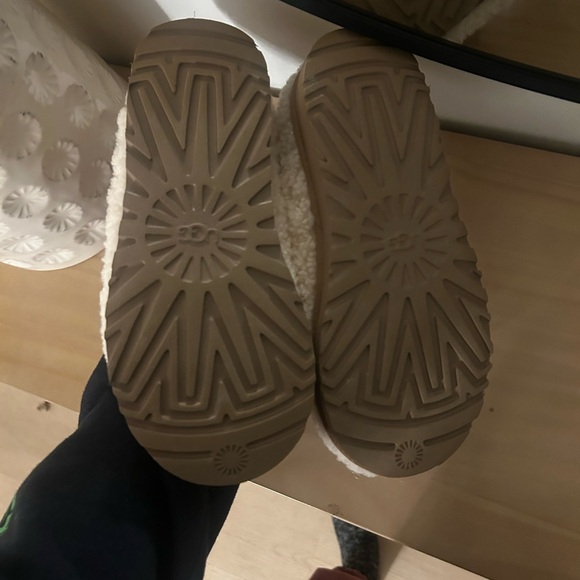 UGG Women's 6 Tasman Maxi Curly Natural Cream Slip On - Picture 6 of 6